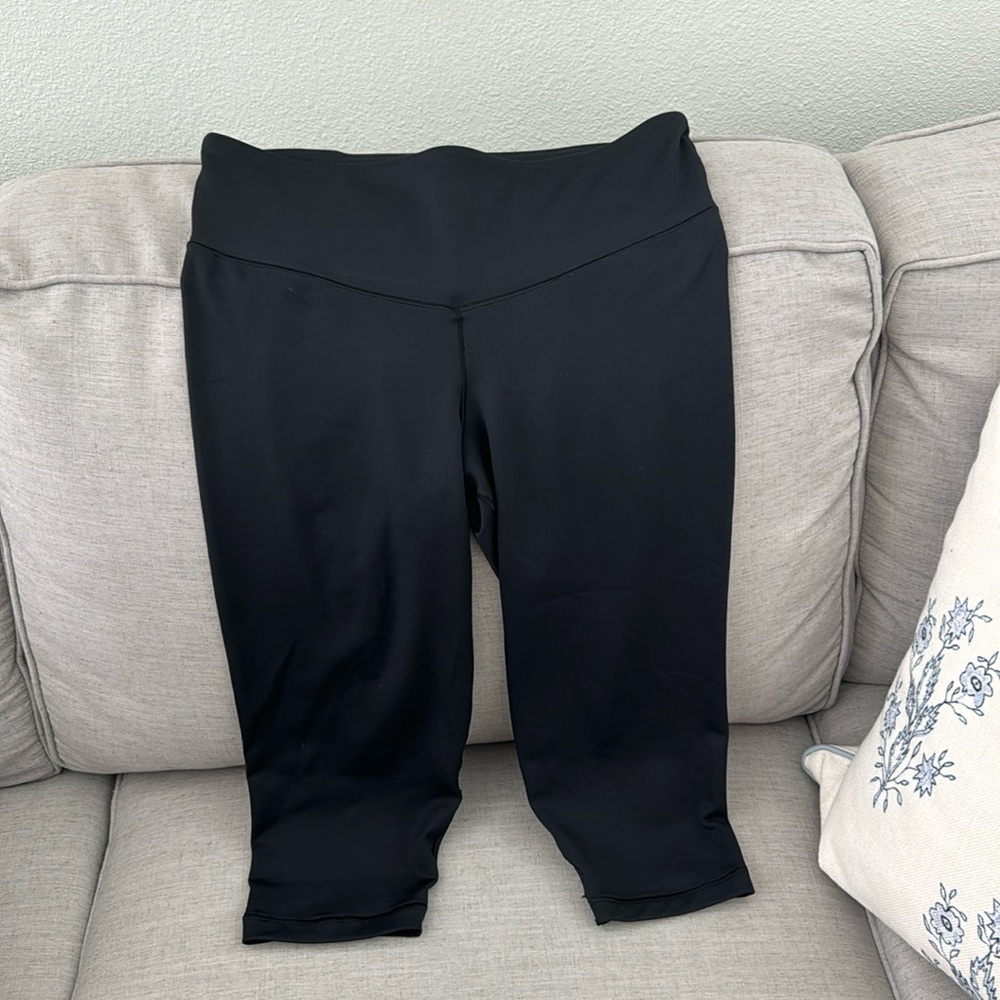 GapFit Black Cropped Leggings
